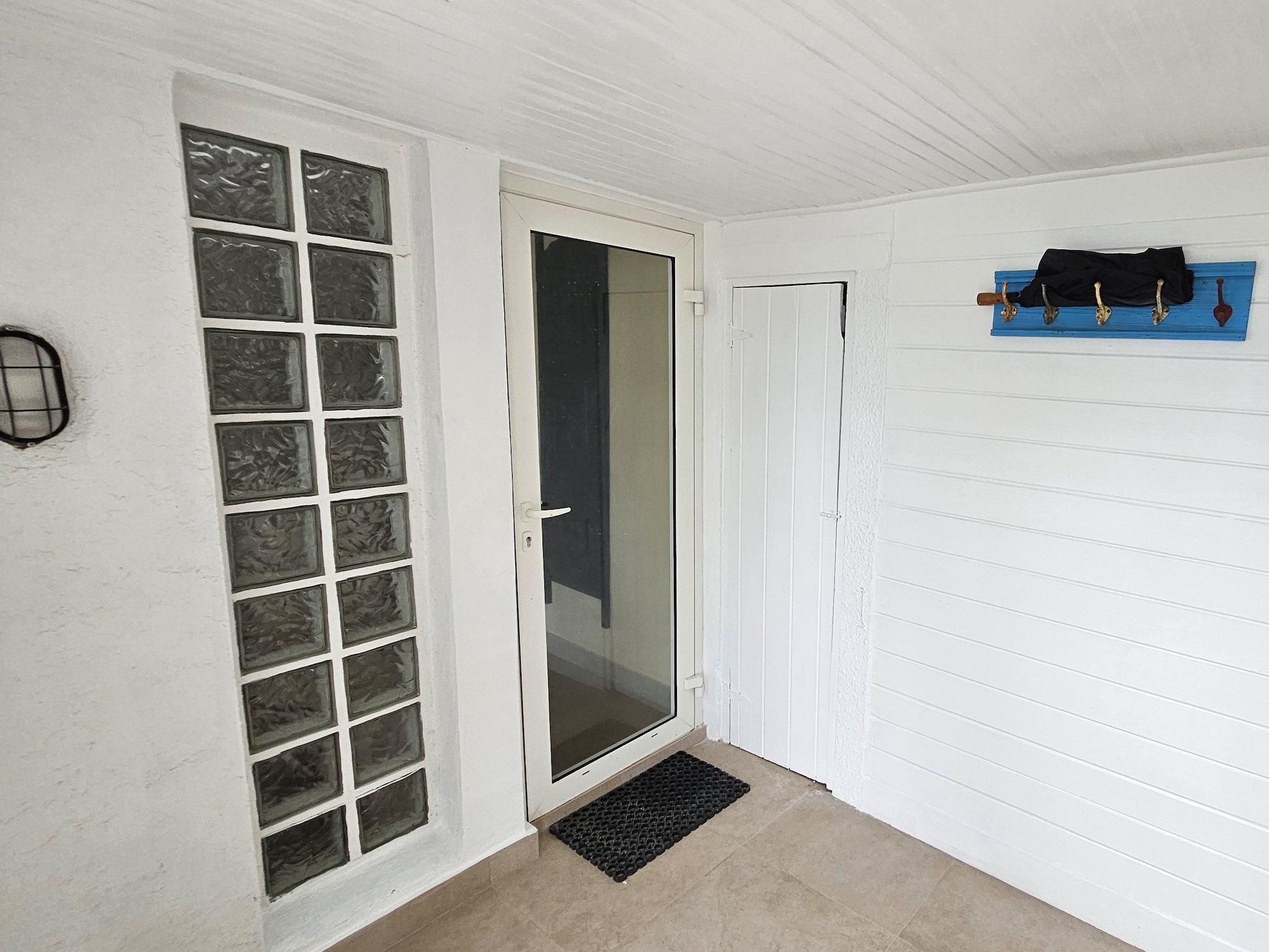 great-bay-villa-front-street-entrance