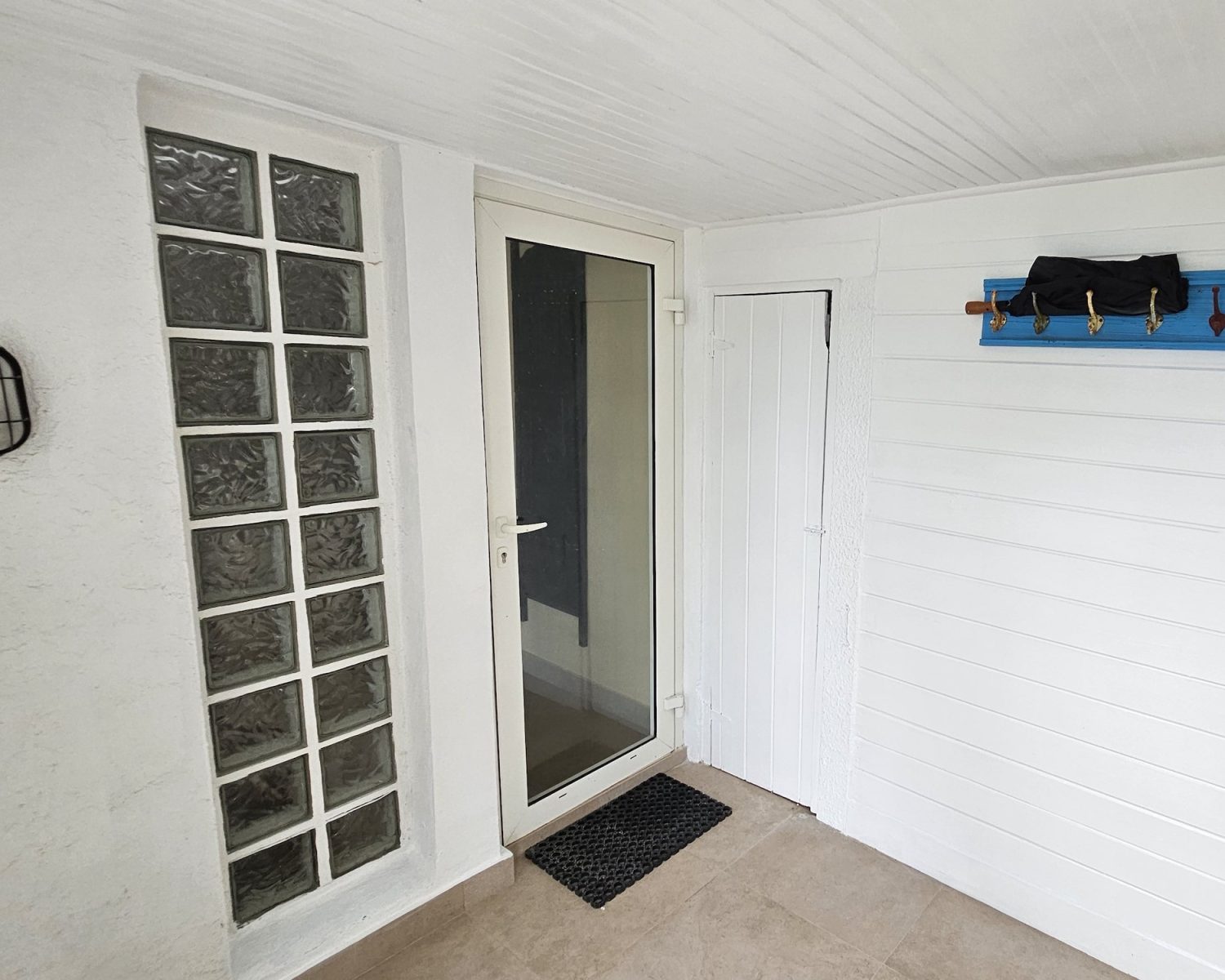 great-bay-villa-front-street-entrance