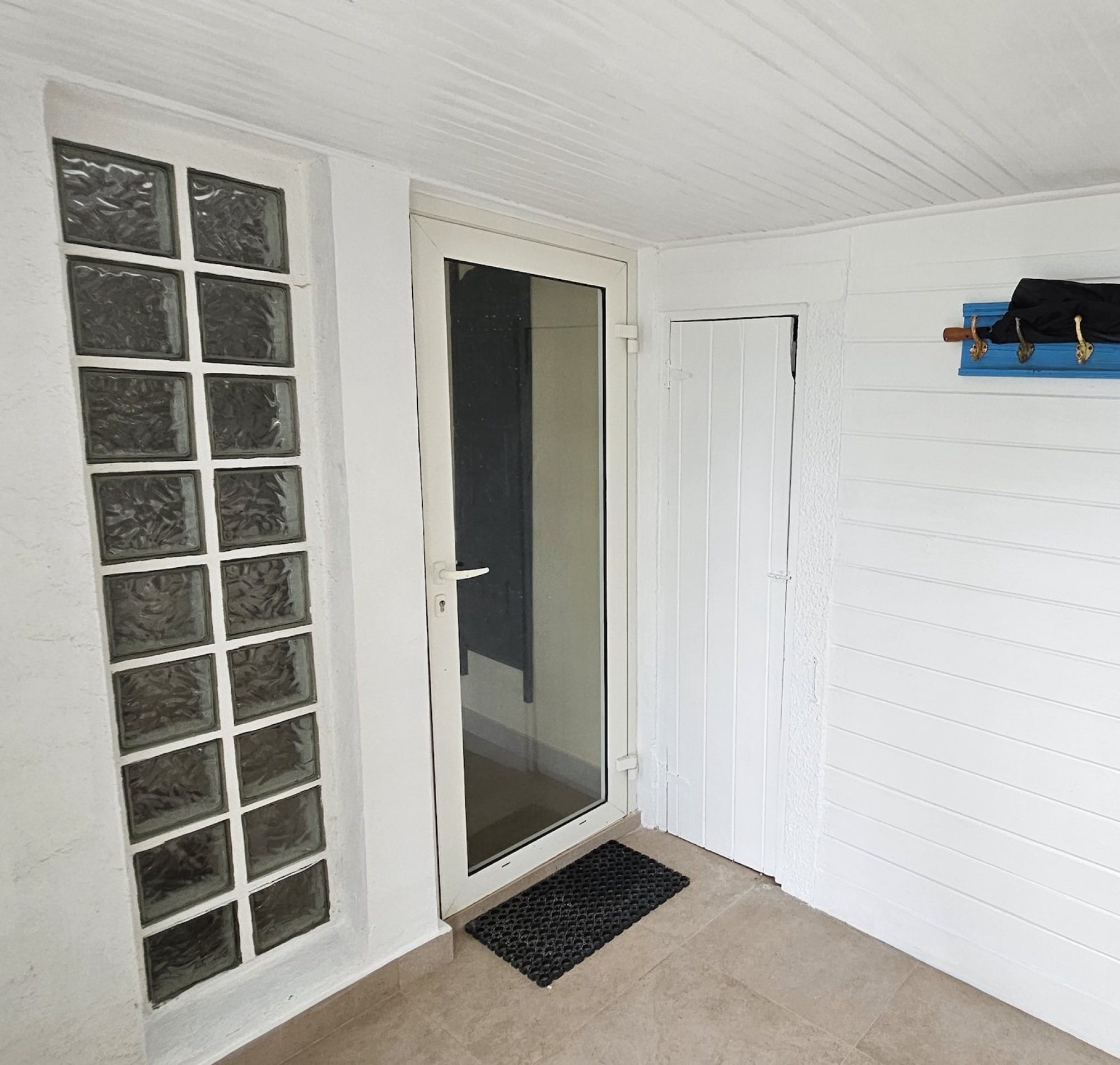 great-bay-villa-front-street-entrance