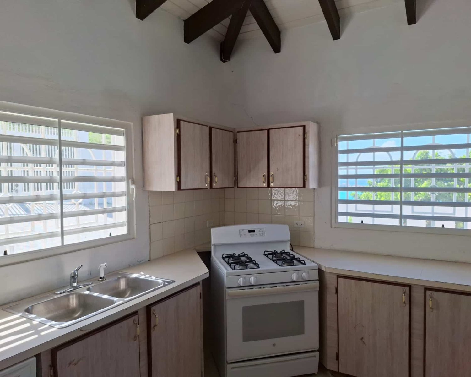 villa shangri la philipsburg sint maarten kitchen