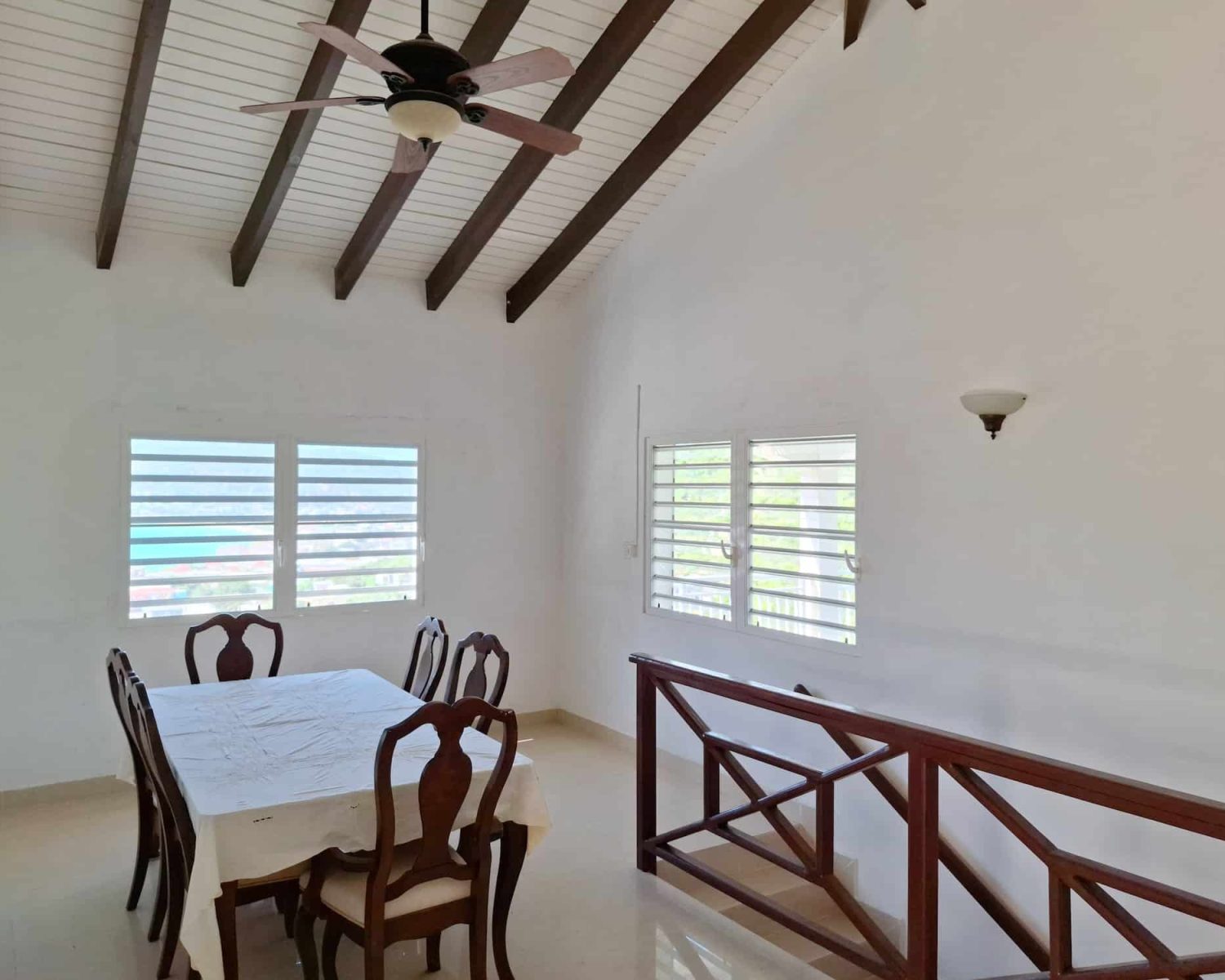 villa shangri la sint maarten dining table