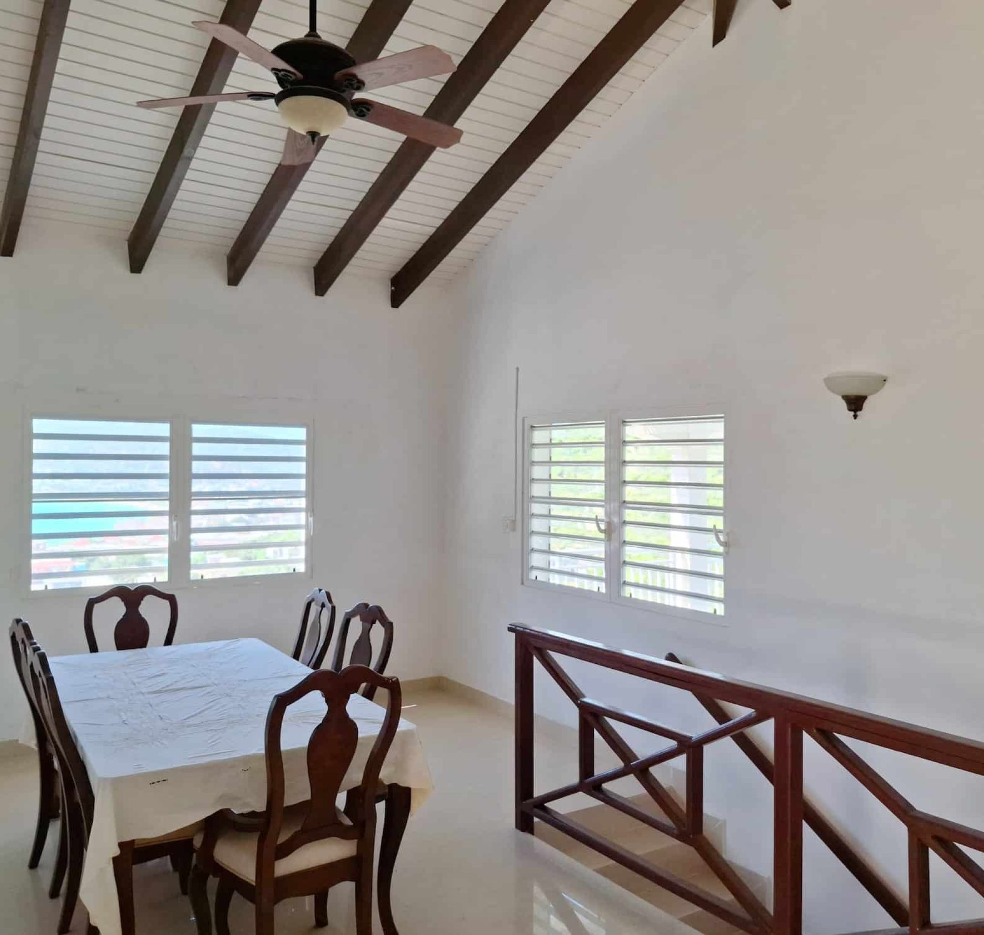 villa shangri la sint maarten dining table